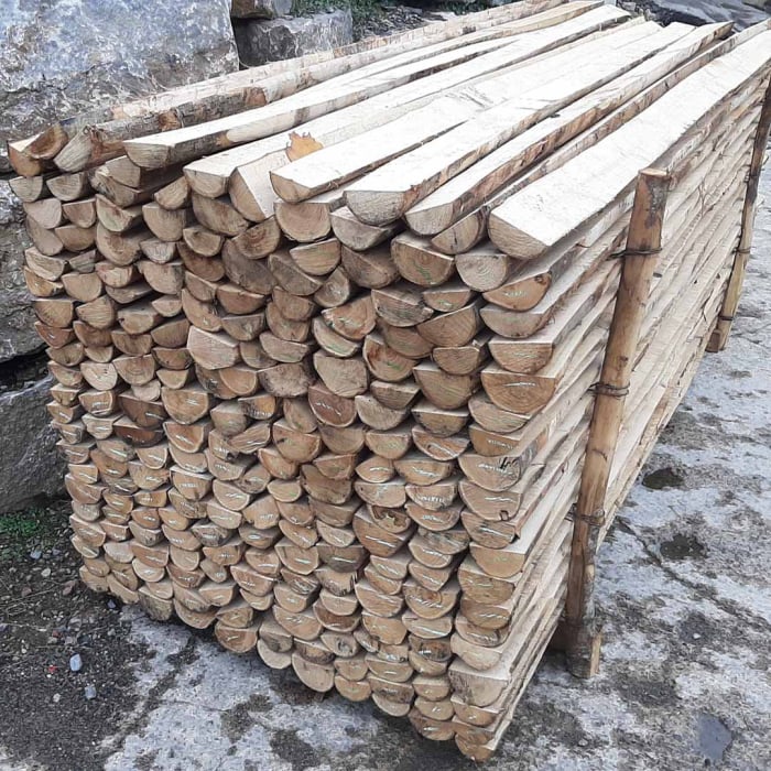 Halbrundriegel aus Kastanie für Zaunbau