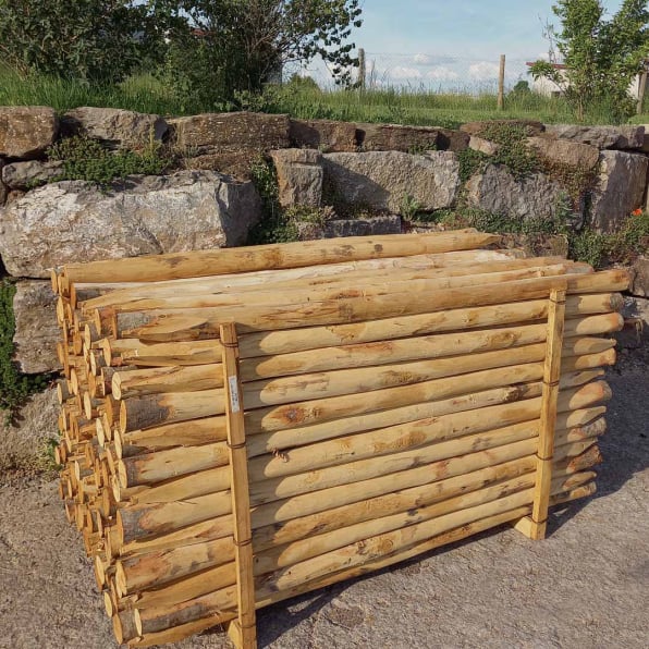 Kastanienzaun Pfosten 200 cm, runde Kastanienholz Pfähle