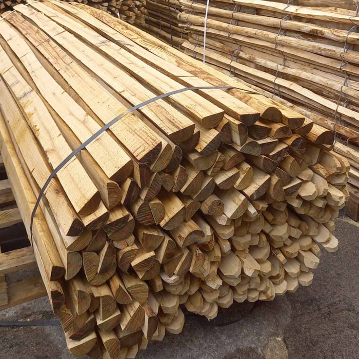 Halbrundlatten aus Kastanie für Lattenzaun