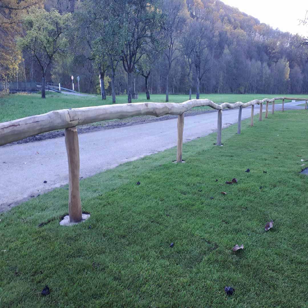 Robinienzaun | Robuster Zaun aus Robinienholz