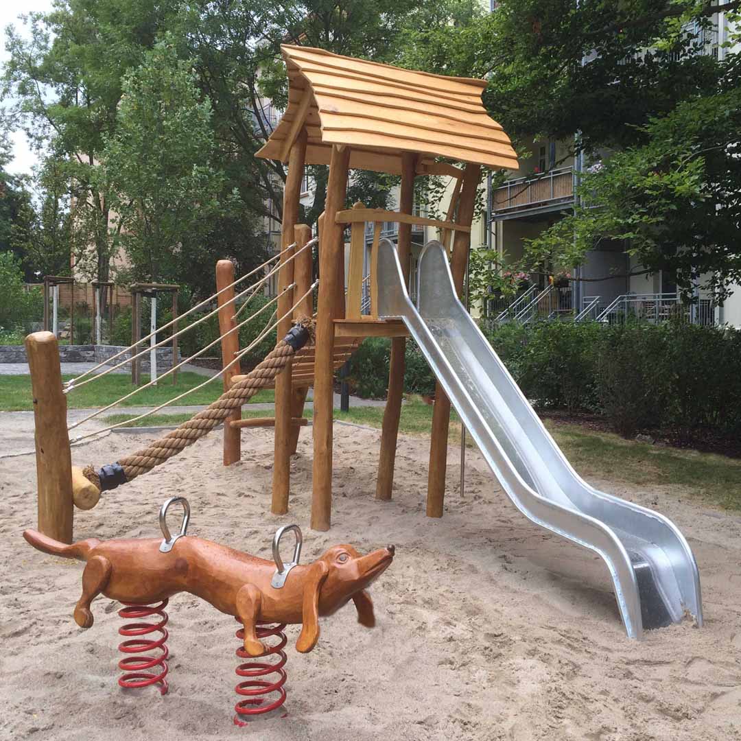 Spielturm Baumstamm mit Rutsche | Holzspielgeräte selber bauen