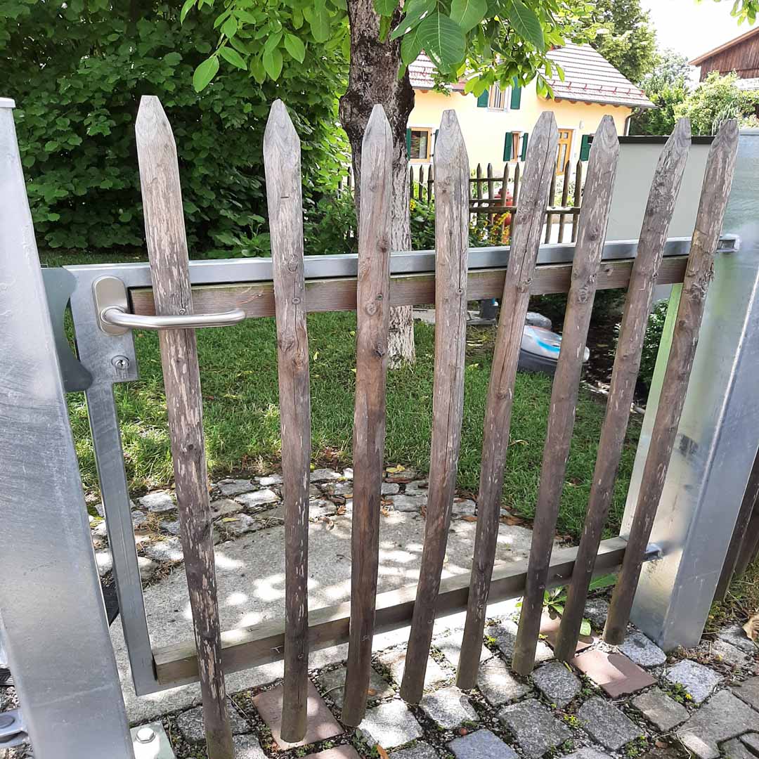 Staketenzauntor Metallrahmen