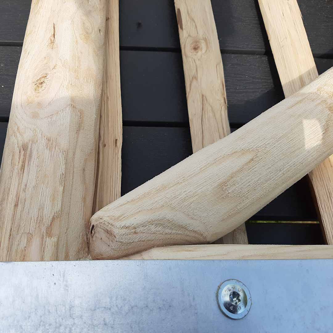 Diagonalstrebe im Staketenzaun Tor