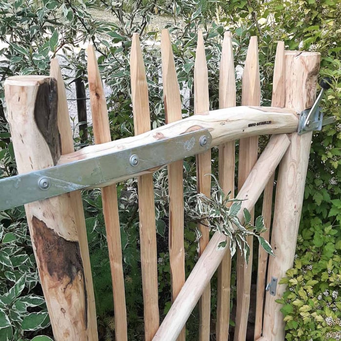 Staketenzaun Tor: Gartentor für Ihren Staketenzaun aus natürlich gewachsenem Holz, nach Maßanfertigung gefertigt, einflügelig oder als Doppelflügeltor