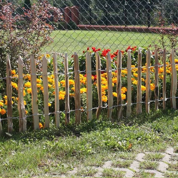 Bauerngarten gestalten mit Staketenzaun aus Kastanie | Robust und langlebig