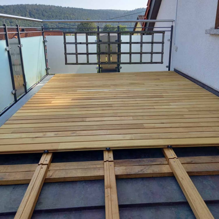 Terrassendiele aus Robinie