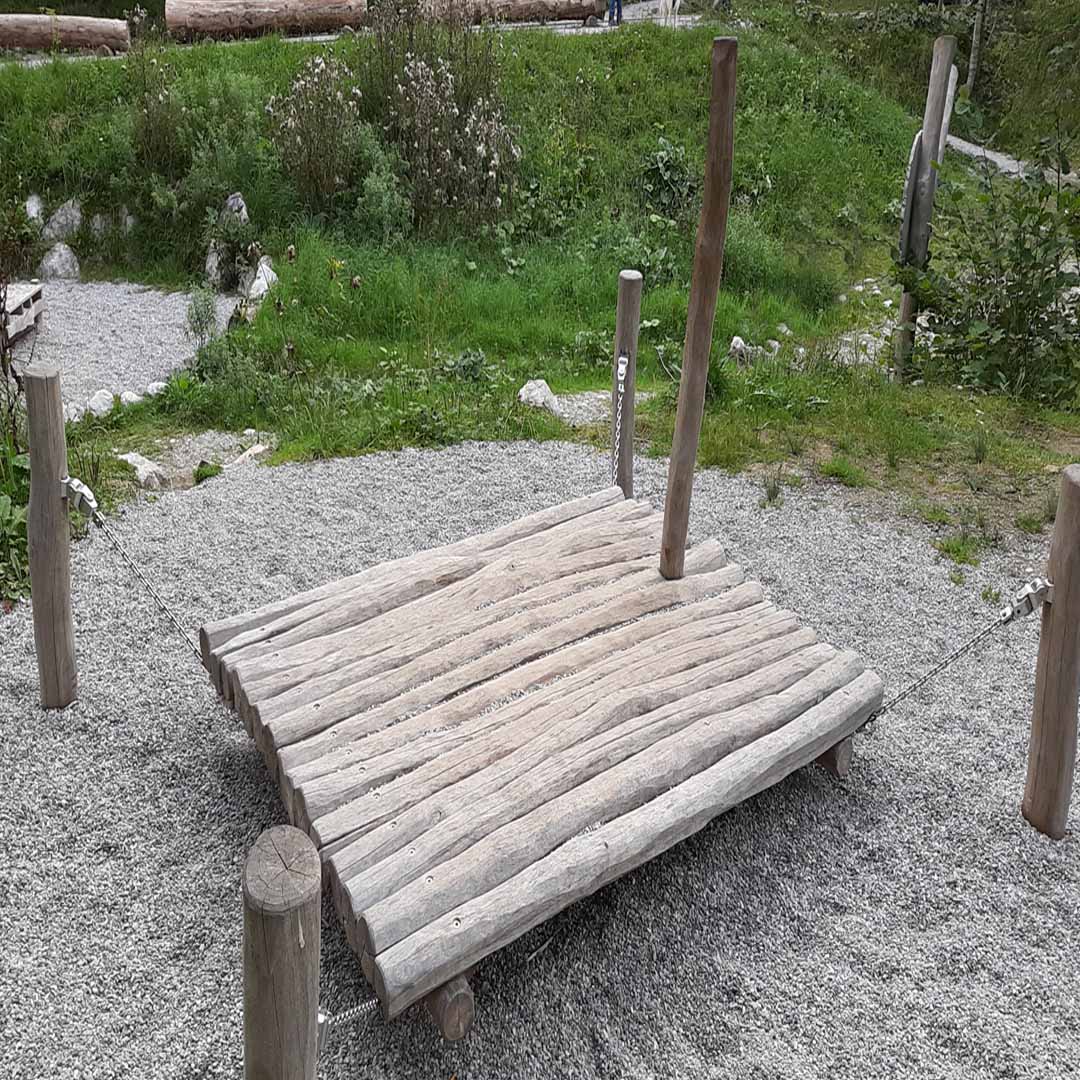 Wackelfloß aus Holz | Naturholz Spielgeräte | DIY Gartenprojekte