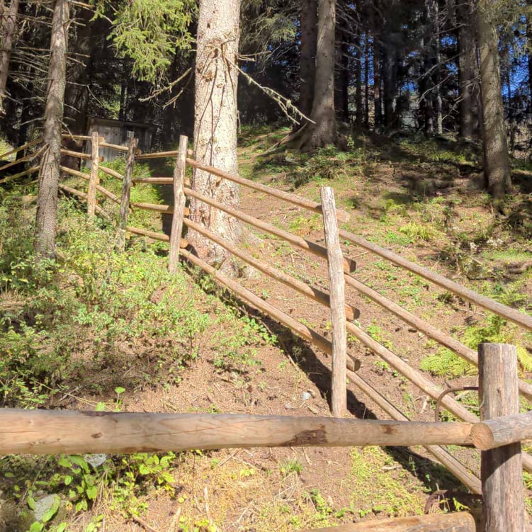 Holzstangen, rund aus Kastanienholz